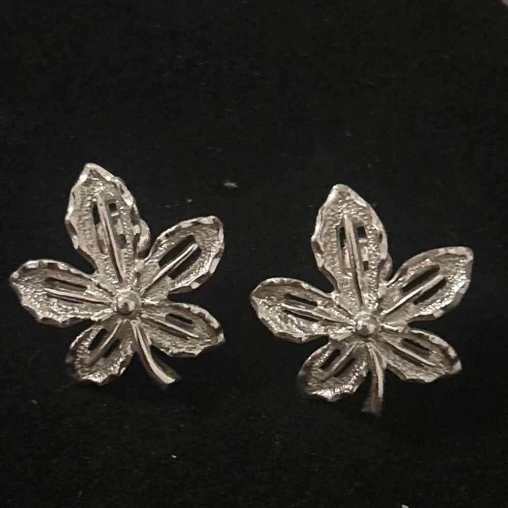 Vintage Silver Tone Floral Filigree Clip-On Earrings